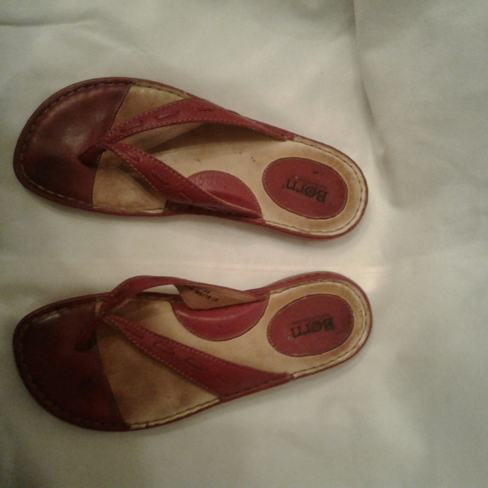 Born women Sandals, sz8 M/Wleather,red.